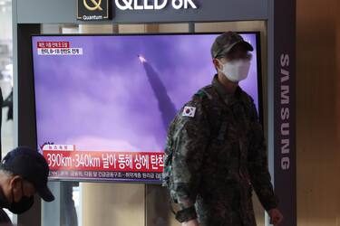 epa10479048 A South Korean soldier walks past a TV showing breaking news on North Korea's missile launch at Seoul Station in Seoul, South Korea, 20 February 2023. According to the Joint Chiefs of Staff, the North fired two short-range ballistic missiles toward the East Sea earlier in the day.  EPA/YONHAP SOUTH KOREA OUT