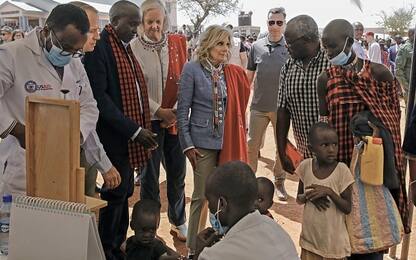 Kenya, Jill Biden in visita tra i Masai. FOTO