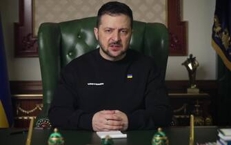 Il fermo immagine mostra il presidente ucraino Volodymyr Zelensky nel suo consueto video serale condiviso su Telegram, 27 febbraio 2023. TELEGRAM ZELENSKY +++ ATTENZIONE LA FOTO NON PUO' ESSERE PUBBLICATA O RIPRODOTTA SENZA L'AUTORIZZAZIONE DELLA FONTE DI ORIGINE CUI SI RINVIA+++