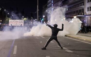 epa10501394 A protester hurls objects towards riot police during a protest over Greece's deadliest train crash, in front of Parliament in Athens, Greece, 03 March 2023. The death toll of the train collision that occurred on the Athens-Thessaloniki line has risen to 57, a Hellenic Police spokesperson confirmed on 02 March 2023. The collision between a passenger train traveling north and a freight train traveling south on the same line occurred on 28 February night. EPA/GEORGE VITSARAS