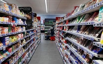 Francia, inflazione oltre il 7%. Prezzi bloccati nei supermercati
