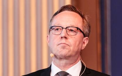Finlandia, ministro accusato di avere problemi con l'alcol: lui nega