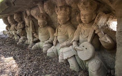 Cina, antiche sculture riemergono da acque fiume in secca. FOTO
