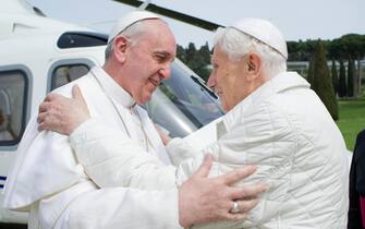 L'incontro tra Papa Francesco e il Papa emerito Benedetto XVI                ANSA/ OSSERVATORE ROMANO ++HO - NO SALES EDITORIAL USE ONLY++