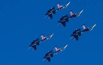 Russian aerobatic group Russkiye Vityazi (Russian Knights) performs on Sukhoi Su-27 flanker fighters during the MAKS-2015, the International Aviation and Space Show, in Zhukovsky, outside Moscow, on August 25, 2015. AFP PHOTO / KIRILL KUDRYAVTSEV        (Photo credit should read KIRILL KUDRYAVTSEV/AFP via Getty Images)