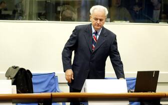 Slobodan Milosevic al tribunale dell'Aja il 13 agosto 2004.
ANSA / Fred Ernst