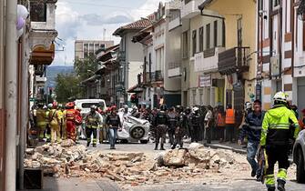 epa10531356 Emergency personnel respond to damage after an earthquake, in Cuenca, Ecuador, 18 March 2023. 14 people in Ecuador and one person in Peru died after the earthquake with a 6.5 magnitude on the Richter scale struck southeast Ecuador on 18 March.  EPA/ROBERT PUGLLA