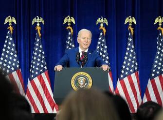 “Oggi firmo un ordine esecutivo per aumentare il nostro lavoro per combattere la violenza armata”. Lo ha scritto il presidente americano Joe Biden su Twitter
