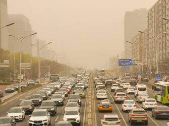 BEIJING, CHINA - MARCH 22: Vehicles are driven along a road during a sandstorm on March 22, 2023 in Beijing, China. (Photo by Song Yu/VCG via Getty Images)