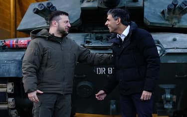 LULWORTH, UNITED KINGDOM - FEBRUARY 8: Prime Minister Rishi Sunak and Ukrainian President Volodymyr Zelensky visit a a military facility to meet Ukrainian troops being trained to command Challenger 2 tanks on February 8, 2023 in Lulworth, Dorset, England. The Ukrainian President makes a surprise visit to the UK today in his second visit outside Ukraine since the Russian invasion nearly a year ago. The UK will offer further support in the form of training, equipment, and Russian sanctions. (Photo by Andrew Matthews/WPA Pool/Getty Images)