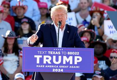 epa10543627 Former US President Donald Trump speaks during his Make America Great Again Rally at the Waco Regional Airport Center in Waco, Texas, USA, 25 March 2023. This is the first stop of Trump's election campaign tour for presidency in 2024.  EPA/ADAM DAVIS