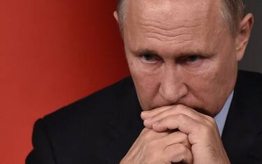 Putin, l'audio di due oligarchi russi: “Ha seppellito il Paese"