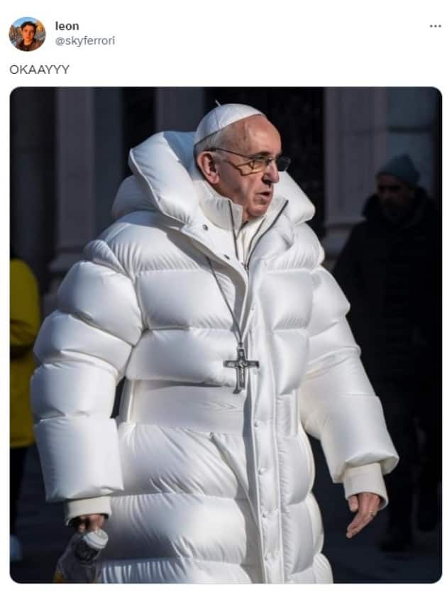 il post che raffigura il Papa con un piumino bianco (falsa) 