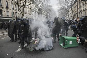 epa10547306 Riot police secure their position during a protest against the government's pension reform in Paris, France, 28 March 2023. France faces an ongoing national strike against the government's pensions reform after tthe French prime minister announced on 16 March 2023 the use of Article 49 paragraph 3 (49.3) of the French Constitution to have the text on the controversial pension reform law - raising retirement age from 62 to 64 - be definitively adopted without a vote.  EPA/CHRISTOPHE PETIT TESSON