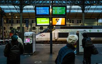 A la gare de Tours, l association des usagers du TGV Tours - Paris appelle a une greve des billets suite aux greves des controleurs qui ont impacte les fetes de fin d annee. 27/12/2022-Tours, FRANCE. Photographie Charles Bury / SIPA