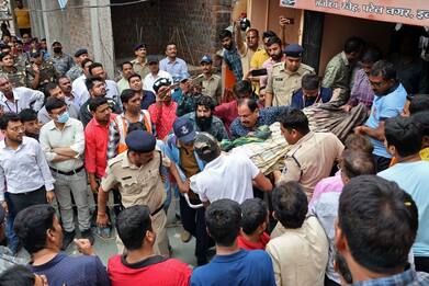 India, crolla pavimento in un tempio induista: almeno 35 morti