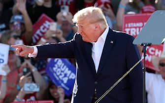 epa10543612 Former US President Donald Trump points to the crowd during his Make America Great Again Rally at the Waco Regional Airport Center in Waco, Texas, USA, 25 March 2023. This is the first stop of Trump's election campaign tour for presidency in 2024.  EPA/ADAM DAVIS