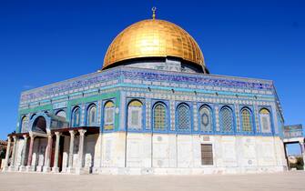  A Jerusalem town hall official has ordered the closure to the public of a temporary access bridge to the Esplanade of the Mosques, that of the 'Mugrabi', as it is unsafe.  This was announced by the town hall.  The replacement of the bridge has been the subject of tension between Israel and the Arab world for months.  In the photo, view of the Al-Aqsa mosque FRANCESCO GERACE/ANSA