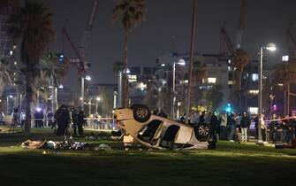 epa10564161 Israeli policemen work at the scene of a shooting and ramming attack in Tel Aviv, Israel, 07 April 2023. According to Israeli police, one tourist was shot and killed and five others were injured when a driver rammed his car into passers-by on the beach promenade of Tel Aviv.  EPA/ABIR SULTAN