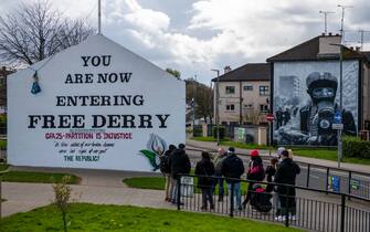 Murals on the side of houses in the Bogside area in Londonderry, also known as Derry, Northern Ireland, UK, on ​​Monday, April 10, 2023. US President Joe Biden will visit Northern Ireland and the Republic of Ireland to coincide with the 25th anniversary of the signing of the Good Friday Agreement.  Photographer: Chris J. Ratcliffe/Bloomberg