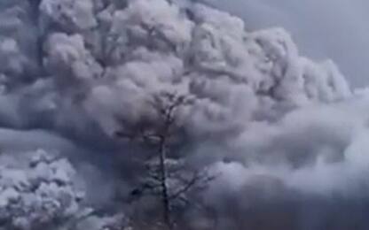 Eruzione vulcano Shiveluch in Russia, nube di cenere alta 15 Km