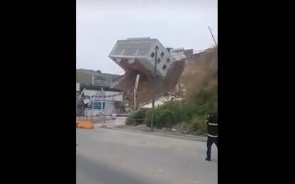 Messico, edificio crolla dopo una frana a Tijuana. VIDEO