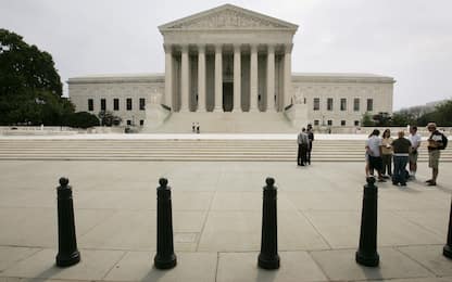 Usa, la Corte suprema sospende le restrizioni alla pillola abortiva