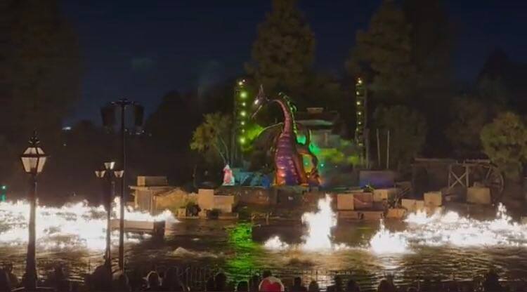 Drago prende fuoco a Disneyland in California