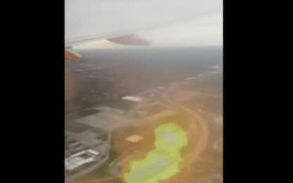 Usa, incidente sul volo American Airlines: panico per motore in fiamme