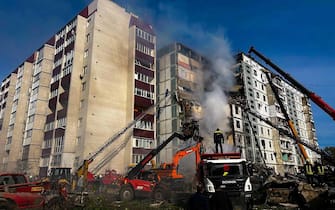 Ukraine, Russian missile on residential building in Uman: at least 14 dead.  PHOTO