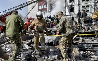 epa10595925 Rescuers work at the site of a damaged residential building after a missile attack, in Uman, Cherkasy region, central Ukraine, 28 April 2023, amid Russia's invasion. At least six people were killed as a result of a rocket attack in Uman, and nine others injured, the Head of the Cherkasy Regional Military Administration, Ihor Taburets wrote on telegram. Ukraine's Ministry of Internal Affairs said on 28 April, that the Russian army conducted attacks on residential buildings across the country, including Dnipro, Uman and Ukrainka in the Kyiv region. Russian troops entered Ukrainian territory in February 2022, starting a conflict that has provoked destruction and a humanitarian crisis.  EPA/OLEG PETRASYUK