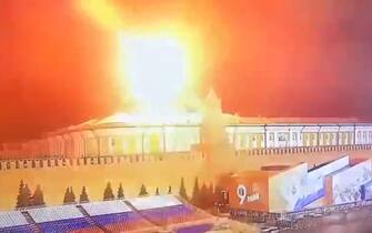 +++ L'ANSA NON E' IN GRADO VERIFICARE L'AUTENTICITA' DEL VIDEO DA CUI E' TRATTO IL FERMOIMMAGINE +++
Frame di un video del tentato attacco al Cremlino con due droni. 
FORZE ARMATE UCRAINE
+++ ATTENZIONE LA FOTO NON PUO' ESSERE PUBBLICATA O RIPRODOTTA SENZA L'AUTORIZZAZIONE DELLA FONTE DI ORIGINE CUI SI RINVIA +++ NPK +++