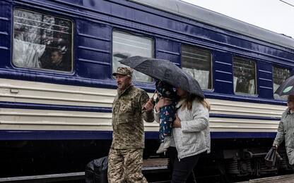 Guerra Ucraina, morti quasi 500 bambini. Ancora civili in fuga. FOTO