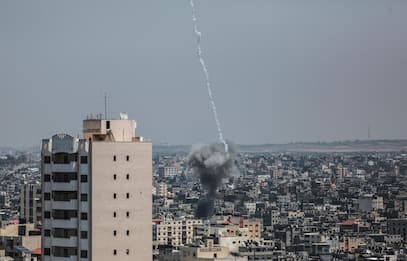 Israele, nuovi raid su Gaza che risponde a colpi di razzi