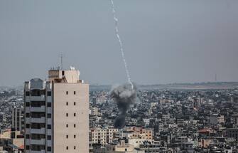 epa10619154 Smoke rises from Gaza City following Israeli air strikes, 10 May 2023. Palestinian militants in Gaza have fired rockets towards Israel, after the Israeli military carried out a series of air strikes on Islamic Jihad rocket launchers.  EPA/HAITHAM IMAD