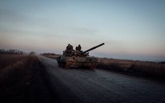 January 27, 2023, Bakhmut, Donbass, Ukraine: A Ukrainian tank drives past fields and leaves Bakhmut along with many artillery batteries, guns, mortars, and other tanks all to be repositioned outside the city.  (Credit Image: © Adrien Vautier/Le Pictorium Agency via ZUMA Press)