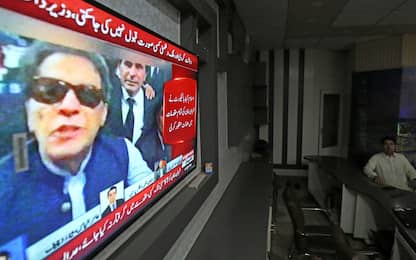 Pakistan, rilasciato ex premier Imran Khan: l'arresto è "illegale"