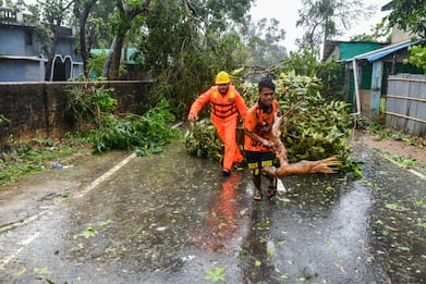 Ciclone Mocha colpisce Bangladesh e Myanmar, danni e un mln evacuati