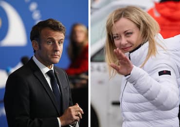 Disgelo tra Meloni e Macron al Consiglio d’Europa: grande cordialità