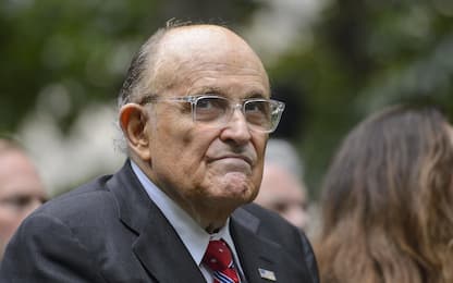 New York, ex sindaco Rudy Giuliani accusato di abusi sessuali