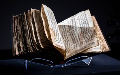 New York, bibbia ebraica millenaria venduta all'asta per 38mln dollari