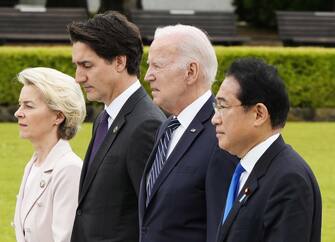 epa10638030 (L-R) European Commission President Ursula von der Leyen, Canadian Prime Minister Justin Trudeau, US President Joe Biden, and Japan s Prime Minister Fumio Kishida walk to a flower wreath laying ceremony at the Cenotaph for Atomic Bomb Victims in the Peace Memorial Park as part of the G7 Hiroshima Summit in Hiroshima, Japan, 19  May 2023. The G7 Hiroshima Summit will be held from 19-21 May 2023.  EPA/FRANCK ROBICHON / POOL