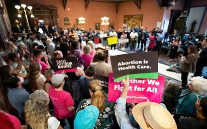 Usa, Senato Sud Carolina approva bando all’aborto dopo sei settimane