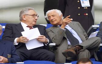 SAINT-DENIS, :  Fiat's honorary president Giovanni Agnelli (R) chats with former US Secretary of State Henry Kissinger before the 1998 Soccer World Cup quarter final match between France and Italy, 03 July at the Stade de France in Saint-Denis. (ELECTRONIC IMAGE)      AFP PHOTO GERARD JULIEN (Photo credit should read GERARD JULIEN/AFP via Getty Images)