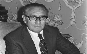 Dr Henry Kissinger holds a press conference at Claridges Hotel to launch his book and to answer questions of the American attitude to the Argentine situation.