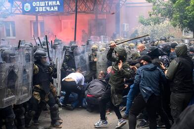 Scontri in Kosovo, feriti 14 militari italiani: 3 sono gravi