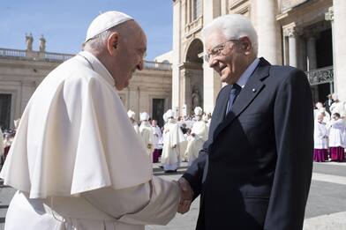 Papa Francesco ha consegnato a Mattarella il Premio Paolo VI