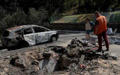 Guerra Ucraina, razzi su Kiev nella notte. Abbattuti droni in Russia