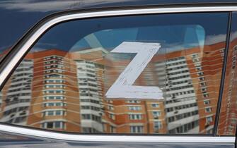 epaselect epa10662757 A damaged residential building is reflected in a car glass with the letter 'Z' following a reported drone attack in Moscow, Russia, 30 May 2023. An unmanned aerial vehicle (UAV) attack caused 'minor' damage to several buildings and no serious injuries following a drone strike in the Russian capital, Moscow Mayor Sergei Sobyanin wrote on telegram. 'This morning, the Kyiv regime launched a terrorist attack with unmanned aerial vehicles on facilities in the city of Moscow', said the Russian Defence Ministry blaming the attack on Ukraine. The Russian military intercepted eight drones targeting facilities in the city of Moscow, the defense ministry added. Russian troops entered Ukraine in what the Russian president declared a 'Special Military Operation', starting an armed conflict. The letter 'Z' has become a symbol of support for Russia's armed forces involved in the country's military campaign in Ukraine.  EPA/YURI KOCHETKOV