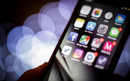 Russia, accuse di spionaggio a Usa e Apple tramite virus nei cellulari